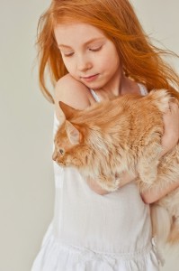 рыжая девочка и рыжий кот