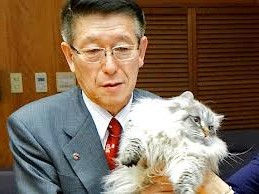 путин подарил кота японскому губернатору